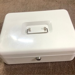 手提げ金庫　横30✖️巾24✖️9㎝　　🔑2本　予備スプリング2本付き
　　の画像