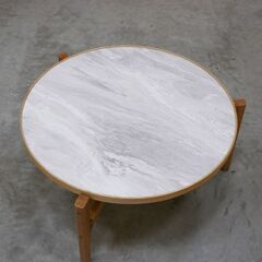 ≪yt2102ジ≫ モデルルーム展示品 東谷 form ラウンドテーブルS F3-102NA 直径62cm 石目調/オーク材/ナチュラル/おしゃれ/中古家具/宮城県仙台市 71102-08の画像