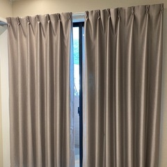 カーテンの画像