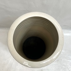 売り切りセール！ 陶器製 傘立て ホワイト 直径19.5cm 高さ42.5cm シンプル 傘置き　インテリア雑貨の画像