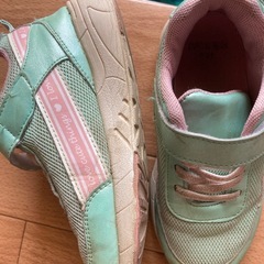 18 スニーカーの画像