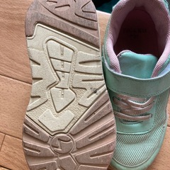 18 スニーカーの画像