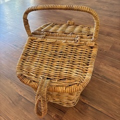 カゴ、バスケット
の画像