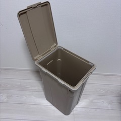 蓋つき45Lゴミ箱2つ　(1つ2000円)の画像