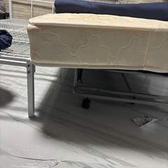 折りたたみベッドの画像