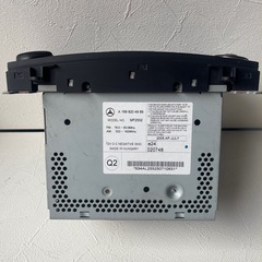 メルセデス・ベンツの純正カーラジオの画像