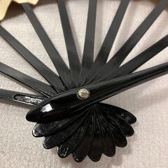 ①舞扇子　藤色・桜花びらの画像