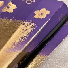 ①舞扇子　藤色・桜花びらの画像