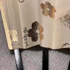 ①舞扇子　藤色・桜花びらの画像