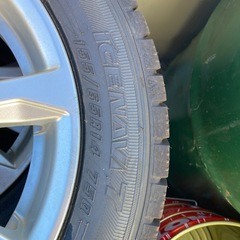 2024年製造タイヤとアルミホイール　スタッドレス中古品の画像