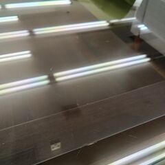 ★リユースのサカイつくば店★TK7229  ガラスローテーブル ブラウン H45×D65×W115 クリーニング済みの画像