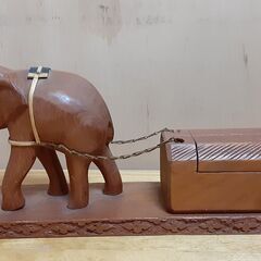 木彫りの象のシガレットケース　T-440の画像