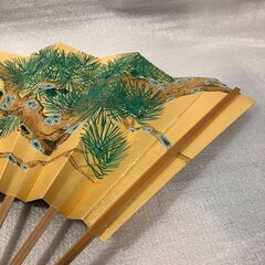 ④舞扇子　金背景に松の画像
