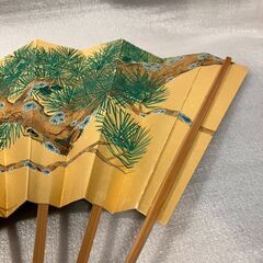 ④舞扇子　金背景に松の画像