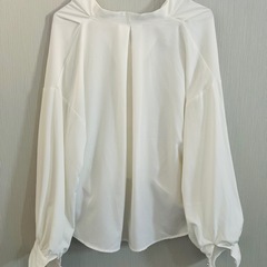 【美品】パールボタンのブラウスの画像