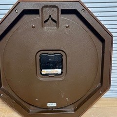 木製わく壁掛け時計の画像