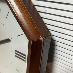 木製わく壁掛け時計の画像