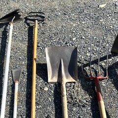 【B391】クワ/鍬/備中鍬/ホーク/草刈り/ショベル/スコップ/熊手/13点セット/工具/土掘り/土掘り起こし/畝作り/用品/園芸/雑貨/農具/農機具/庭/農作業/農業の画像