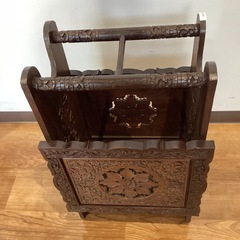 木彫りマガジンラック【町田市再生家具】252305の画像