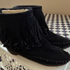 美品 スエードショートブーツ　フリジンブーツ24.0の画像