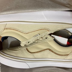 【新品】VANS 24.5cmレディースシューズの画像