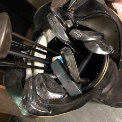 ゴルフクラブセット(男性用女性用1セットずつあります)古いです。練習用になれば幸いですの画像