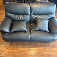 ソファー2人掛け⭐︎クッション2つ付きの画像