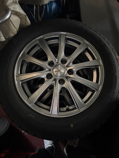 スタッドレスタイヤ　205/60/R16