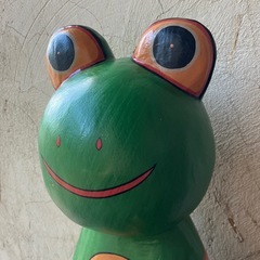 木製カエルの飾り　ウェルカムの画像