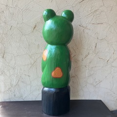 木製カエルの飾り　ウェルカムの画像