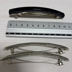 シンプルヘアクリップ3本の画像