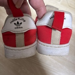 ハローキティ　アディダス　スニーカーの画像