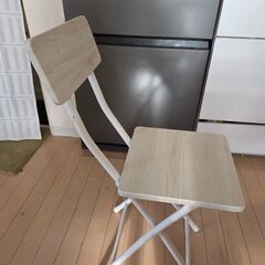 ニトリで買った折りたたみ椅子の画像