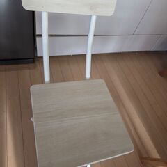 ニトリで買った折りたたみ椅子の画像