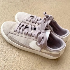 ナイキ NIKE W BLAZER LOW AV9373-200 ピンクベージュの画像