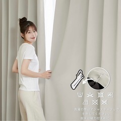 窓のカーテンの画像