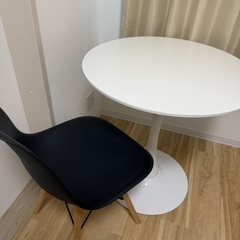 コーヒーテーブル 椅子の画像