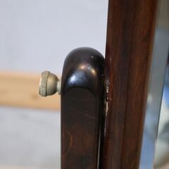 松本民芸家具のＢ型 姿見です。ミズメザクラ無垢材を使用したクラシカルなフォルムは和・洋問わず活躍する鏡です。角度調整も可能なアンティーク調スタンドミラーです♪の画像
