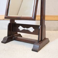 松本民芸家具のＢ型 姿見です。ミズメザクラ無垢材を使用したクラシカルなフォルムは和・洋問わず活躍する鏡です。角度調整も可能なアンティーク調スタンドミラーです♪の画像