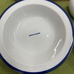 プレート皿1枚・紅茶用ポットとカップ２つセットの画像