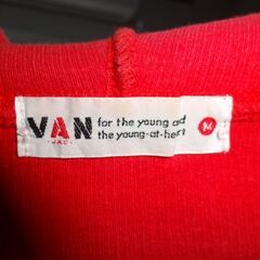 35年前購入のVAN-JACK純正の赤色パーカーです。の画像