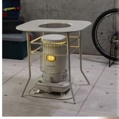 受渡し確定⭐︎コロナ石油ストーブ、ストーブガードテーブルセットの画像