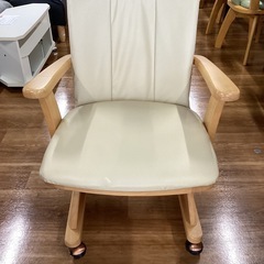 キャスター付き回転式チェア【町田市再生家具】252308の画像