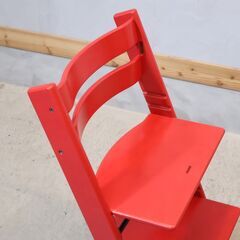 STOKKE(ストッケ)のロングセラーキッズチェアー"TRIPP TRAPP"/レッド。幼児期から大人まで末永くお使い頂ける人間工学に基づいた椅子がトリップトラップです！！の画像