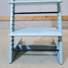 STOKKE(ストッケ)のキッズチェアーTRIPP TRAPP(トリップトラップ)/アクアブルー。幼児期から大人まで末永くお使い頂ける人間工学に基づいたベビーチェアーです！の画像