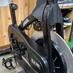 ハイガーハイエンドスピンバイク(手前)　HG-ZA-5000Fの画像