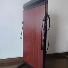 英国コルビー社のズボンプレッサーの画像