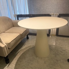 【高級】オシャレ丸テーブルの画像