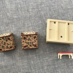 シルバニアファミリー　白いピアノ　1人がけソファー２つの画像