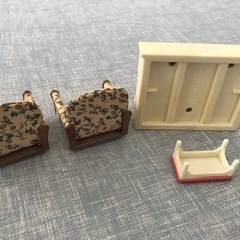 シルバニアファミリー　白いピアノ　1人がけソファー２つの画像